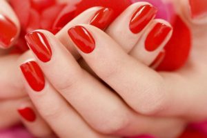 Semilac na Walentynki: czerwone lakiery do paznokci